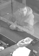 В Нижнем Тагиле полиция разыскивает мужчину, который украл у собутыльницы 100 тысяч рублей (ВИДЕО)