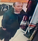 В Нижнем Тагиле полицейские ищут мужчину, укравшего в магазине хоккейные перчатки (ВИДЕО) В Нижнем Тагиле полицейские ищут мужчину, укравшего в магазине хоккейные перчатки (ВИДЕО)