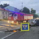 В центре Нижнего Тагила столкнулись Mercedes и ВАЗ — оба двигались на зелёный свет светофора (ВИДЕО)