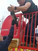 В Нижнем Тагиле спасатели центра защиты дважды за 5 минут помогли жителям города (ВИДЕО)