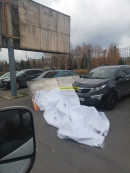 В Нижнем Тагиле упавший от ветра рекламный баннер повредил две иномарки