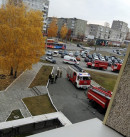 В Нижнем Тагиле к зданию Ленинского суда съехались 10 пожарных и полицейских автомобилей. Рассказываем, что произошло