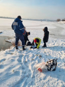 В Нижнем Тагиле спасатели предотвратили трагедию, выгнав школьников с тонкого льда городского пруда 