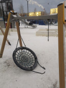 В Нижнем Тагиле вандалы разломали новые качели и тренажёры в парках и скверах