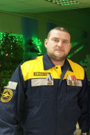 «Приятно осознавать, что такие люди есть рядом». Спасатель из Нижнего Тагила помог семье, замерзающей на трассе из-за сломавшегося автомобиля