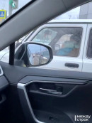 В Нижнем Тагиле мужчина посадил за руль автомобиля маленького ребёнка (ВИДЕО)