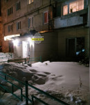 В Нижнем Тагиле пьяный мужчина вышел покурить на балкон на третьем этаже и упал на козырёк подъезда В Нижнем Тагиле пьяный мужчина вышел покурить на балкон на третьем этаже и упал на козырёк подъезда