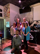 «Зрители поддержат и утопят в овациях, потому что знают, каково это — взять и спеть». Вокальный проект для певцов-любителей в Нижнем Тагиле меняет жизнь участников, делает их счастливее и увереннее в себе, исполняет мечты 