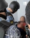 Судебные приставы в касках и бронежилетах силой забрали дочь у тагильчанина (ВИДЕО)