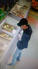 Полицейские Нижнего Тагила ищут мужчину, укравшего деньги с банковской карты (ВИДЕО)