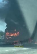 На трассе под Нижним Тагилом сгорел цементовоз (ВИДЕО)