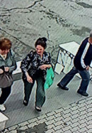 В Нижнем Тагиле полиция устанавливает личность женщины, подозреваемой в краже парфюма В Нижнем Тагиле полиция устанавливает личность женщины, подозреваемой в краже парфюма