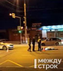 В Нижнем Тагиле на пешеходном переходе Lada Kalina на полной скорости насмерть сбила девушку (ВИДЕО)