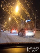 В Нижнем Тагиле свадебный кортеж создал пробку (ВИДЕО)