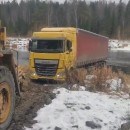 В лесу под Нижним Тагилом заблудился и застрял дальнобойщик (ВИДЕО)