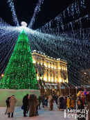 В Нижнем Тагиле главную ёлку города открыли парадом Дедов Морозов (ВИДЕО)