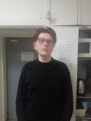 В Нижнем Тагиле полиция задержала 19-летнего курьера-мошенника, укравшего у пенсионеров 400 тысяч рублей. В Нижнем Тагиле полиция задержала 19-летнего курьера-мошенника, укравшего у пенсионеров 400 тысяч рублей.