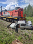 Момент ДТП легковушки и тепловоза под Нижним Тагилом попал на видео Момент ДТП легковушки и тепловоза под Нижним Тагилом попал на видео