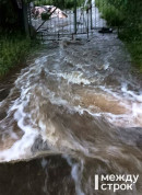 «За 10 лет не было такого». После ливня в Нижнем Тагиле затопило сады на Вагонке (ВИДЕО)