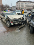 В Нижнем Тагиле пьяный водитель устроил ДТП, пытаясь сбежать от сотрудников Госавтоинспекции В Нижнем Тагиле пьяный водитель устроил ДТП, пытаясь сбежать от сотрудников Госавтоинспекции