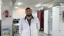 «Мы используем только натуральное мясо и специи». Простой секрет предпринимателя из Екатеринбурга Константина Беляева, который начал с производства у себя на кухне и создал известный бренд деликатесов (ВИДЕО)
