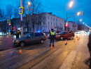 В Нижнем Тагиле легковушки не поделили перекрёсток в центре города 