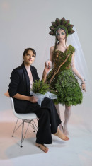 Не мех, а мох. Флористка из Нижнего Тагила создала уникальное «лесное» платье из природных материалов