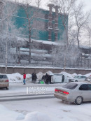 В Нижнем Тагиле иномарка, уходя от столкновения, вылетела в сугроб и перевернулась