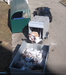 Управляющая компания в Нижнем Тагиле объявила фотоохоту на недобросовестных граждан, выкидывающих строительный мусор в контейнеры для ТБО