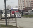 В Сети обсуждают видео из Нижнего Тагила, на котором водитель Chevrolet Niva не хотел пропускать пожарный автомобиль на перекрёстке