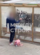 «Снимайте, у меня краски много!». В Нижнем Тагиле художник-вандал, изрисовавший остановку, набросился на мужчину после замечания (ВИДЕО) «Снимайте, у меня краски много!». В Нижнем Тагиле художник-вандал, изрисовавший остановку, набросился на мужчину после замечания (ВИДЕО)