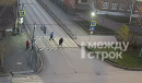 Не только в Брюсселе. В центре Нижнего Тагила «писающий мальчик» справил нужду прямо на пешеходном переходе (ВИДЕО)